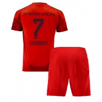 Camiseta Bayern Munich Serge Gnabry #7 Primera Equipación para niños 2024-25 manga corta (+ pantalones cortos)